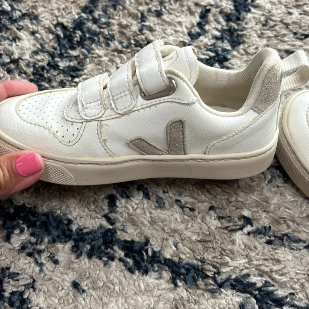 Veja toddler size 11 sneakers EUC - Picture 3 of 8